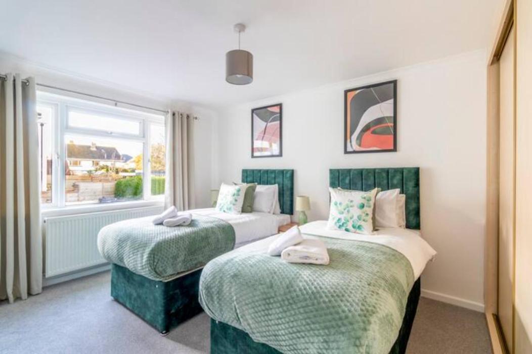 Large Sea View 2 Bedroom Sleeps 6 - Free Parking 伯恩茅斯 外观 照片