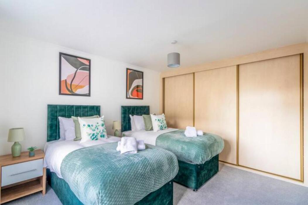 Large Sea View 2 Bedroom Sleeps 6 - Free Parking 伯恩茅斯 外观 照片